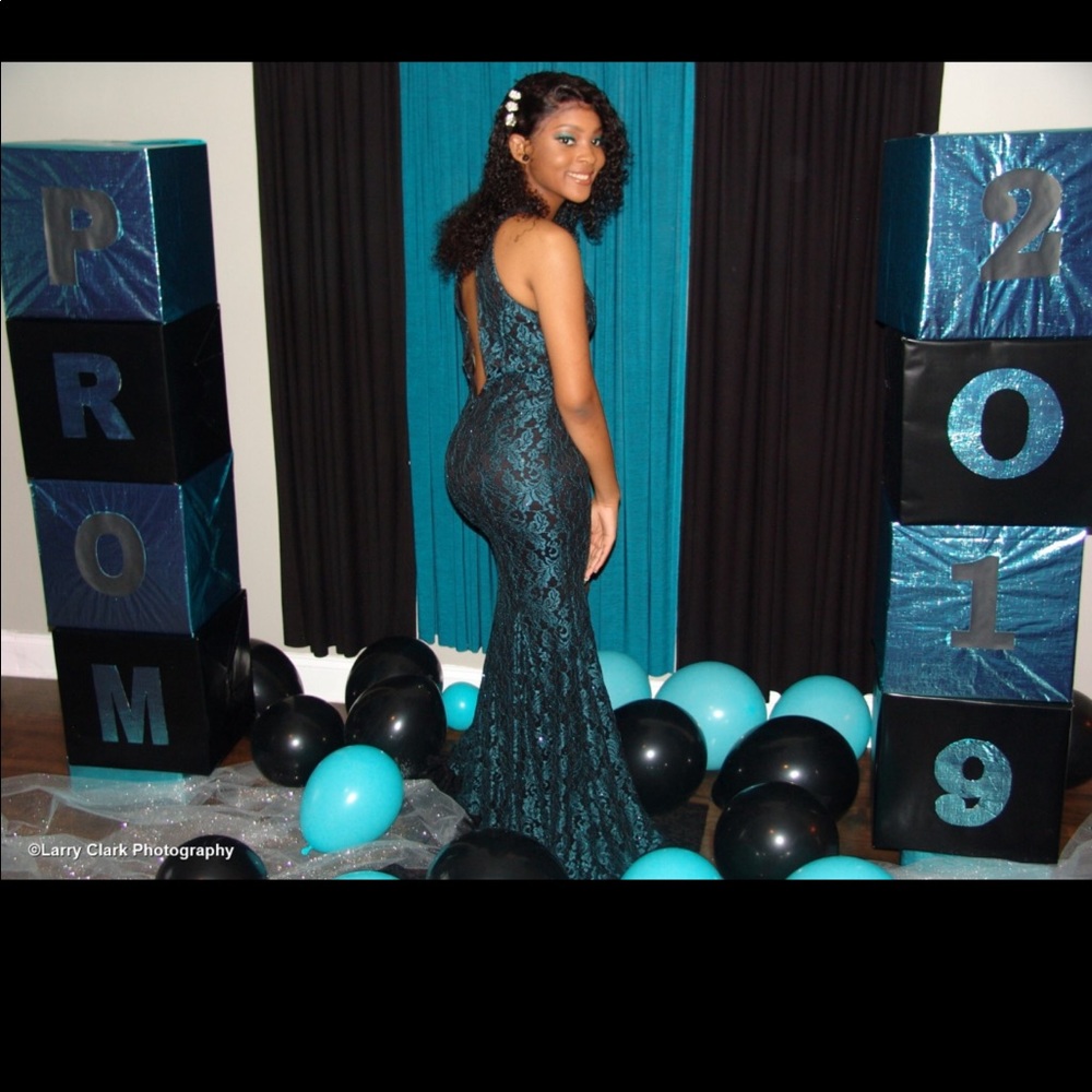A emerald/hunter green lace prom dress
